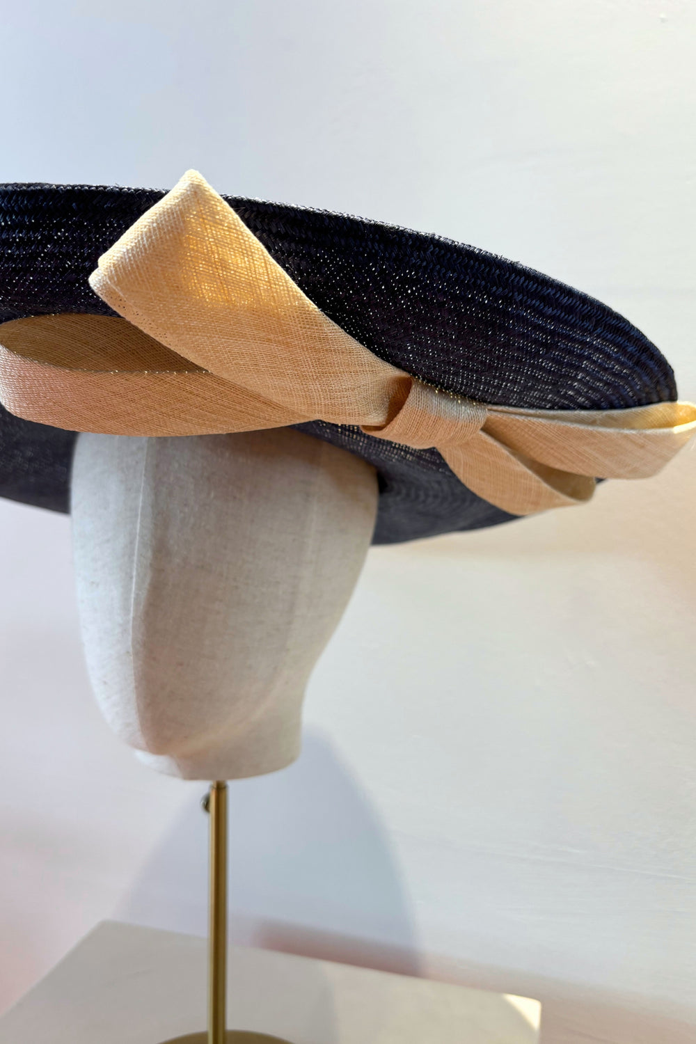 Load image into Gallery viewer, Damia Bow Hat x Jane Taylor