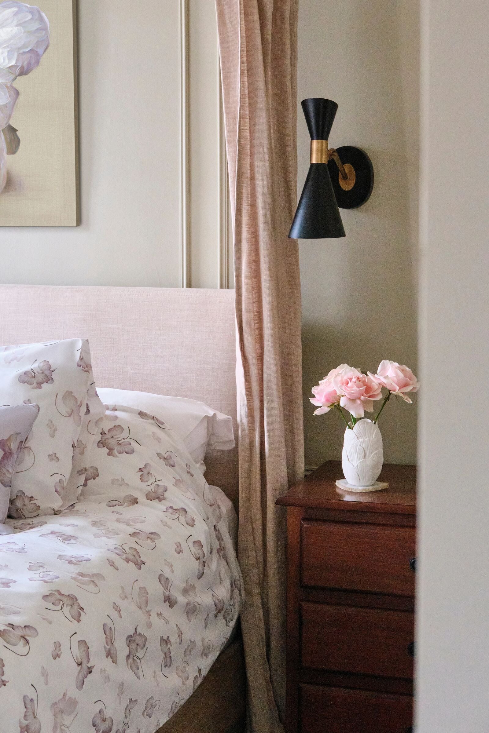 Porcelain Scallop Vase x Emma Glipa