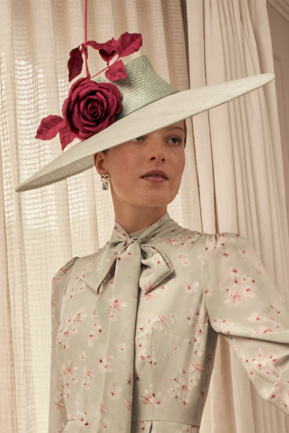 Load image into Gallery viewer, Pammy Floating Rose Large Brim Hat