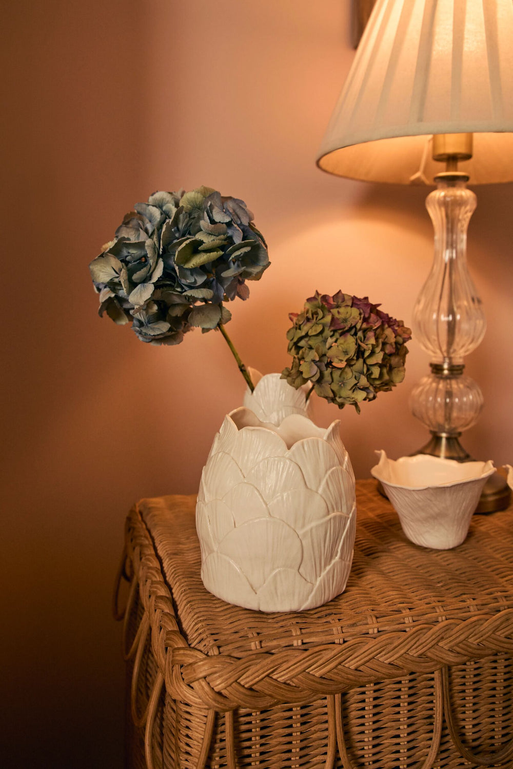 Load image into Gallery viewer, Porcelain Scallop Vase x Emma Glipa