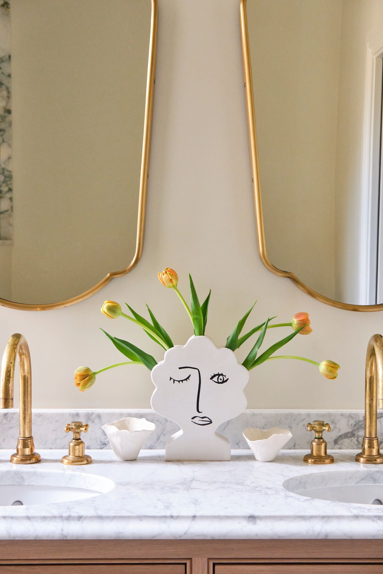 Mademoiselle Tulipiere vase x Emma Glipa