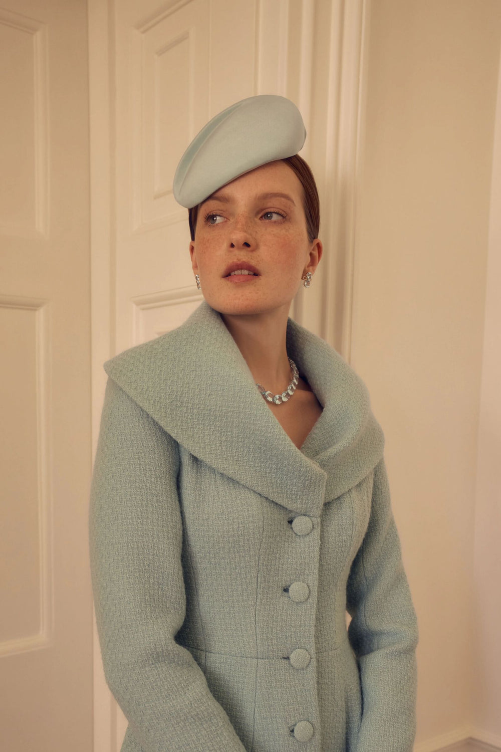 Load image into Gallery viewer, Silk Percher Duck Egg