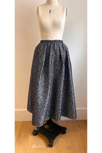 Load image into Gallery viewer, Skirt Cloqué Dove and Navy ARCHIVE SALE
