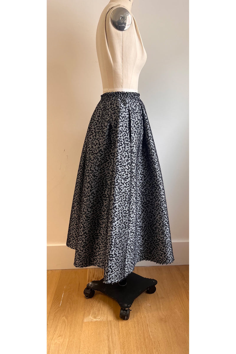 Load image into Gallery viewer, Skirt Cloqué Dove and Navy ARCHIVE SALE
