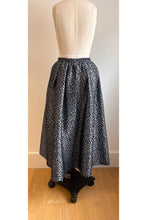 Load image into Gallery viewer, Skirt Cloqué Dove and Navy ARCHIVE SALE