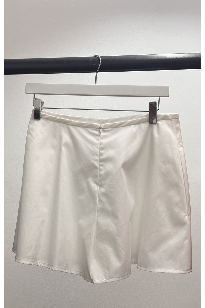 Load image into Gallery viewer, White Cotton Shorts - ARCHIVE SALE