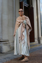 Load image into Gallery viewer, Cashmere and Virgin Wool fringed Poncho