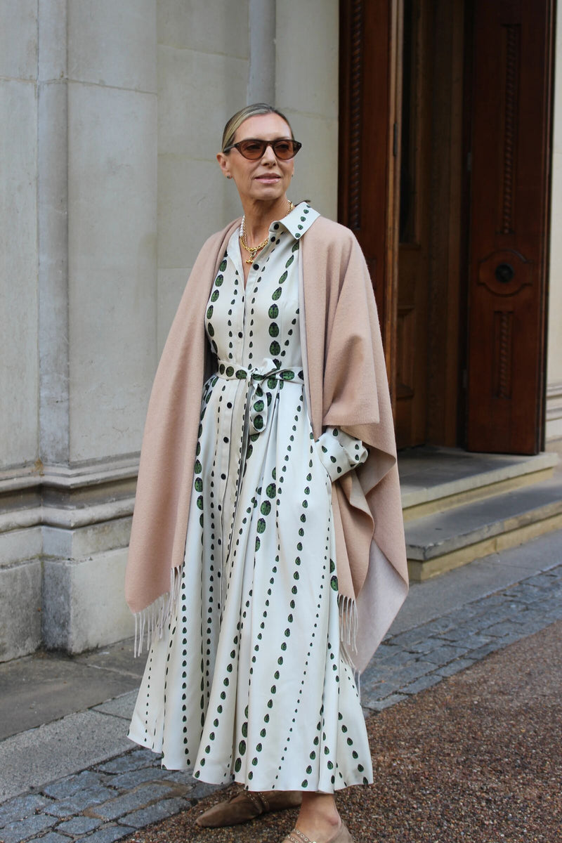 Load image into Gallery viewer, Cashmere and Virgin Wool fringed Poncho