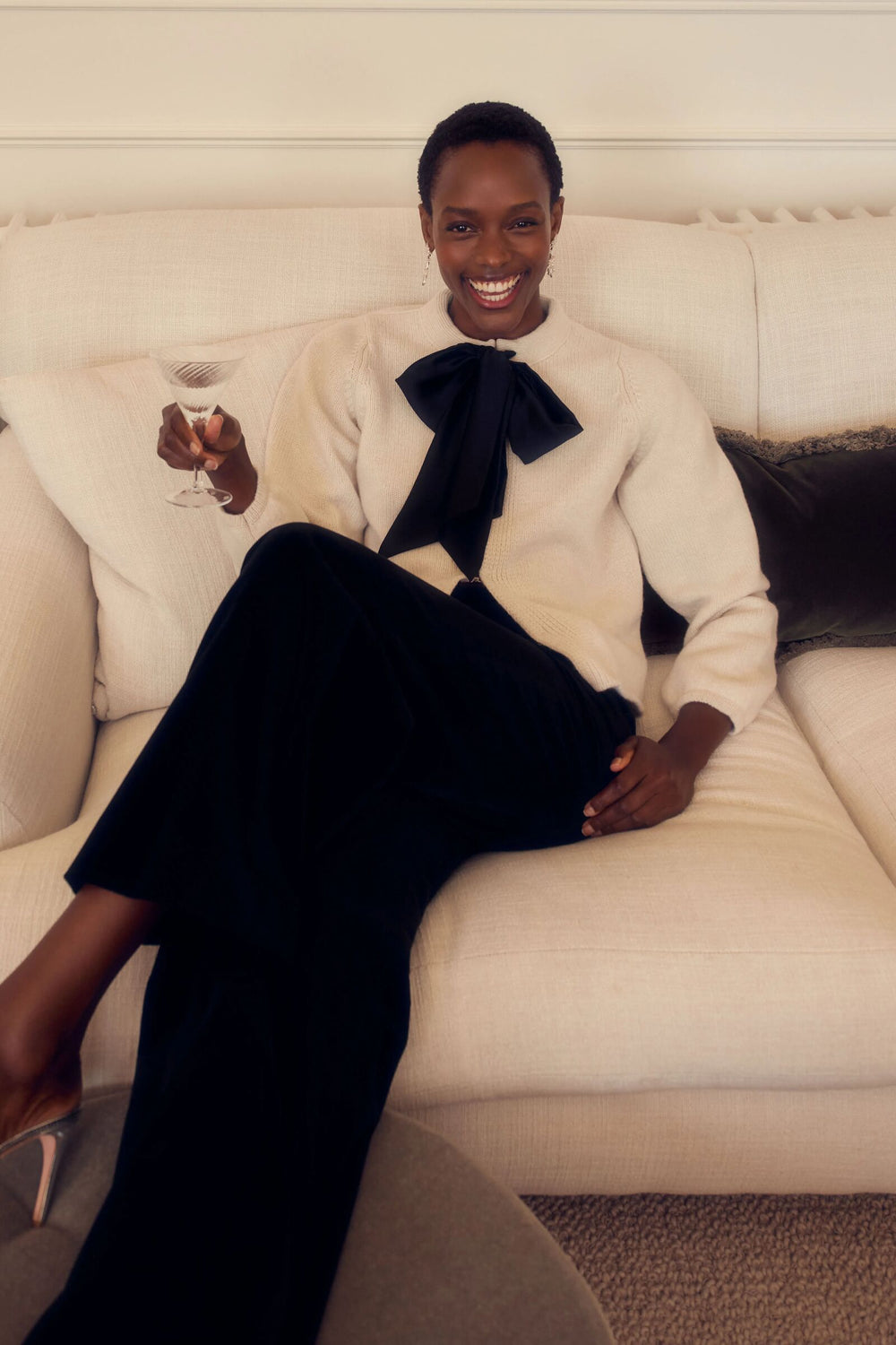 Load image into Gallery viewer, Fine Lambswool and Cashmere Cardigan Oatmeal