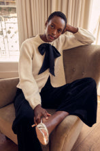 Load image into Gallery viewer, Fine Lambswool and Cashmere Cardigan Oatmeal