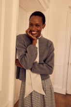 Load image into Gallery viewer, Fine Lambswool and Cashmere Cardigan Grey