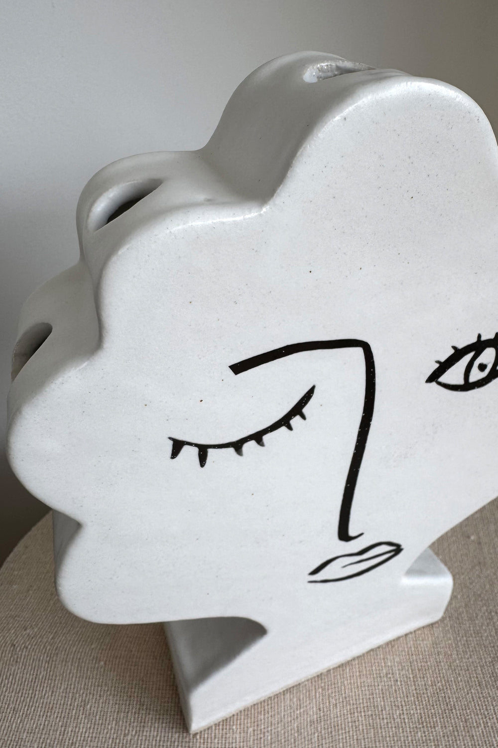 Load image into Gallery viewer, Mademoiselle Tulipiere vase x Emma Glipa