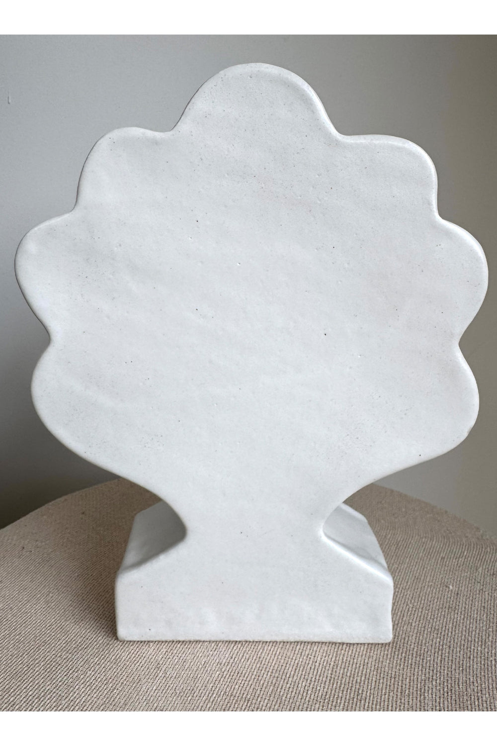 Load image into Gallery viewer, Mademoiselle Tulipiere vase x Emma Glipa