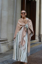 Load image into Gallery viewer, Cashmere and Virgin Wool fringed Poncho